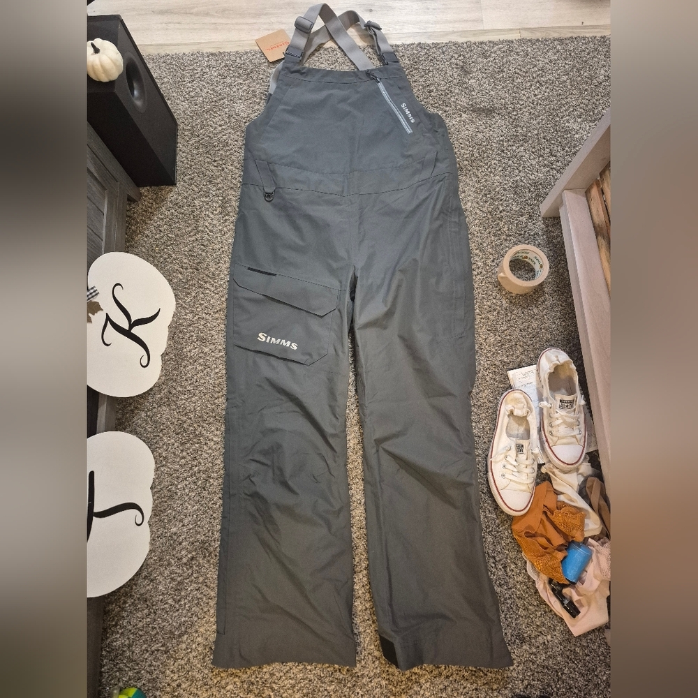 Simms Challenger Bib in Dark Grey And Black